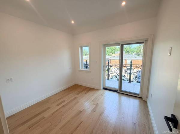71-39 166th ST, Fresh Meadows, NY 11365
