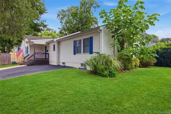 301 Laurel RD, Northport, NY 11768