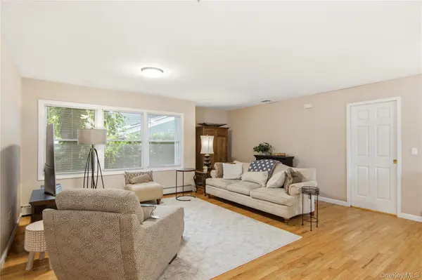 301 Laurel RD, Northport, NY 11768