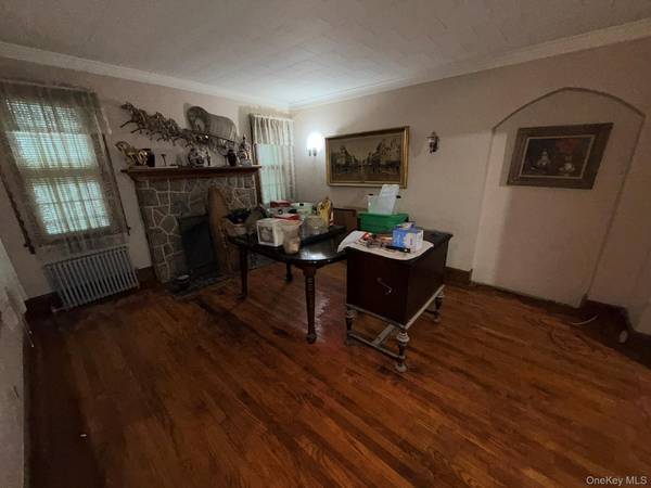 2284 Wynsum AVE, Merrick, NY 11566