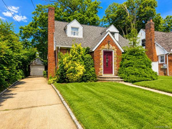 2284 Wynsum AVE, Merrick, NY 11566
