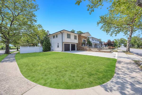 2 Valley Greens DR, North Woodmere, NY 11581