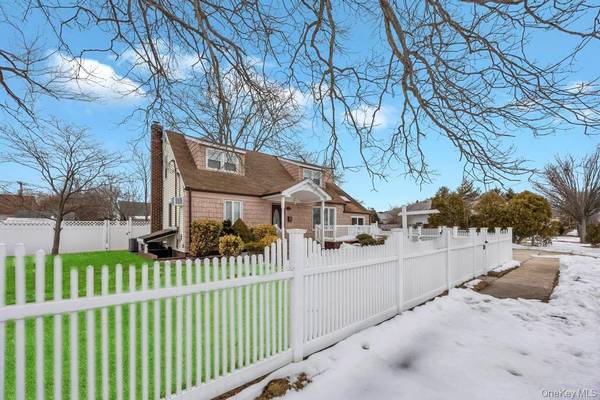 361 S 16th ST, Lindenhurst, NY 11757