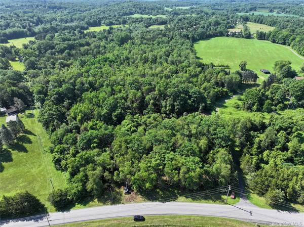 Bells Pond RD, Hudson, NY 12541