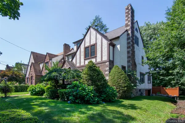 233 Kneeland AVE, Yonkers, NY 10705