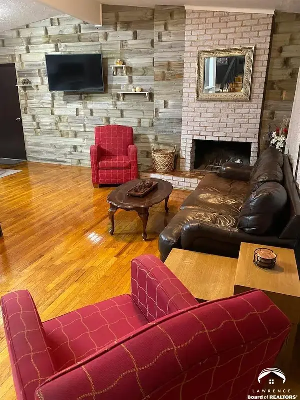 1103 Kasold DR, Lawrence, KS 66049