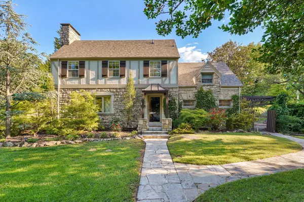 956 E University Street, Springfield, MO 65807