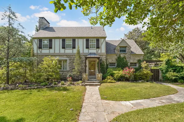 956 E University Street, Springfield, MO 65807
