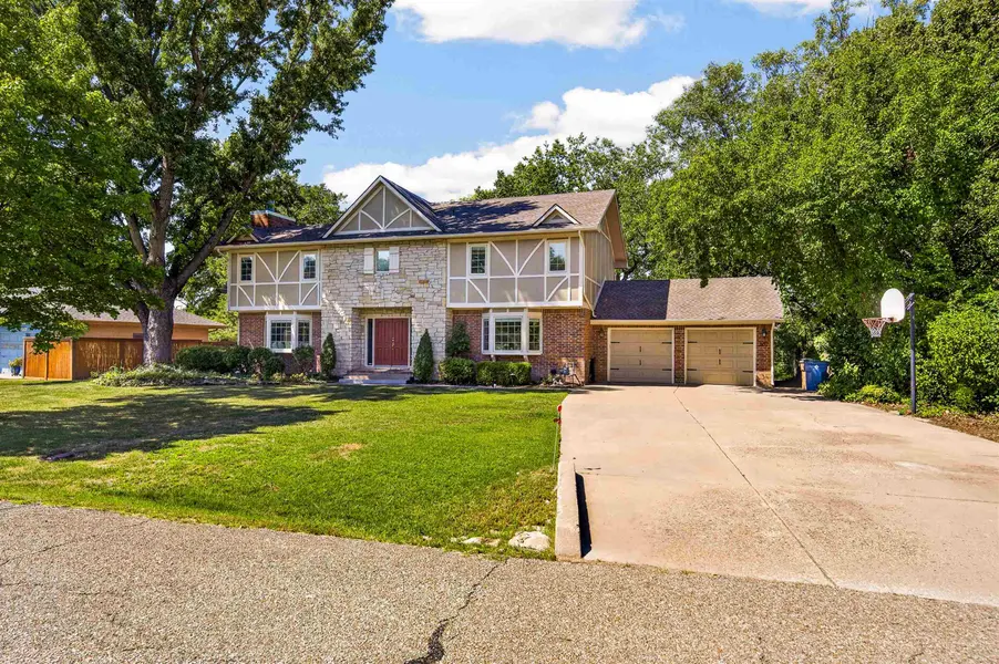 607 N Brookhaven Dr, Wichita, KS 67230