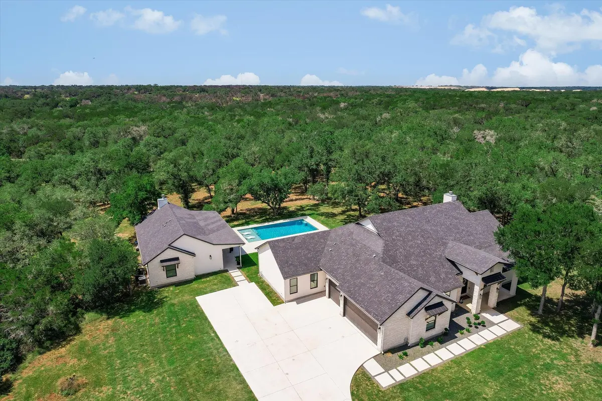 400 Creekside DR, Buda, TX 78610