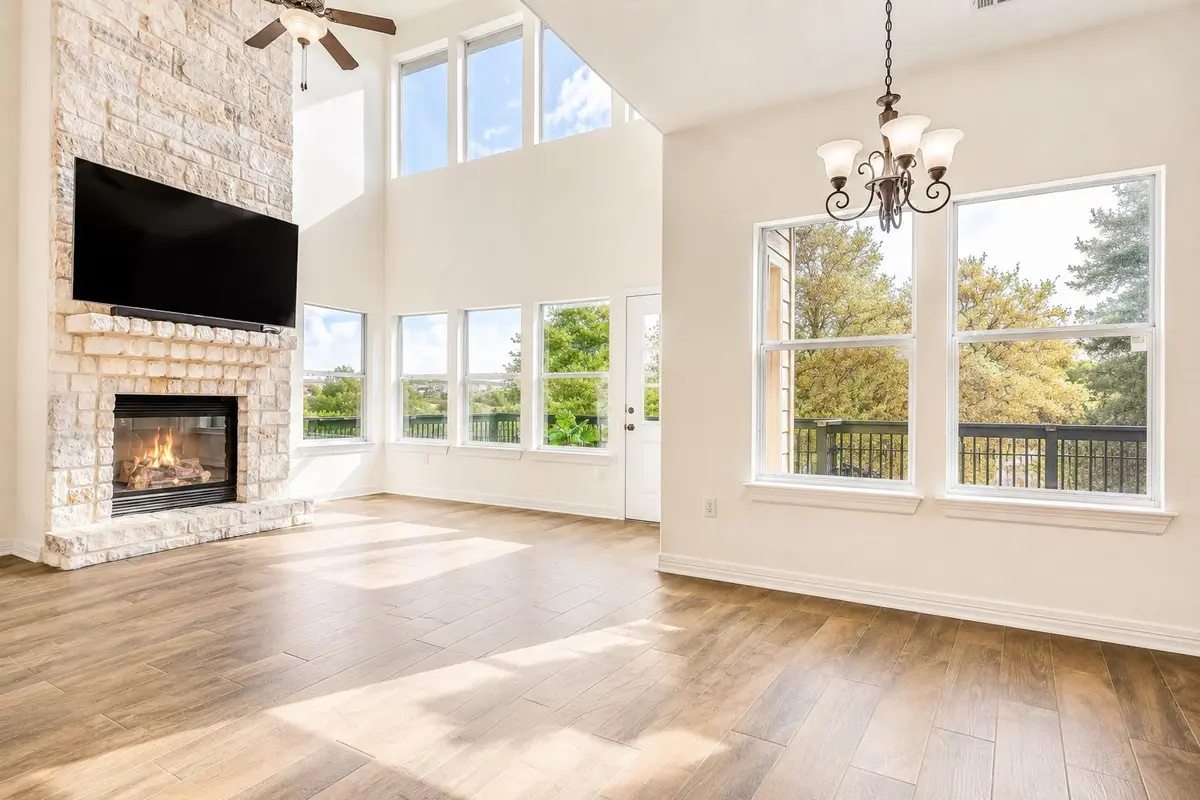 21825 Surrey LN, Lago Vista, TX 78645