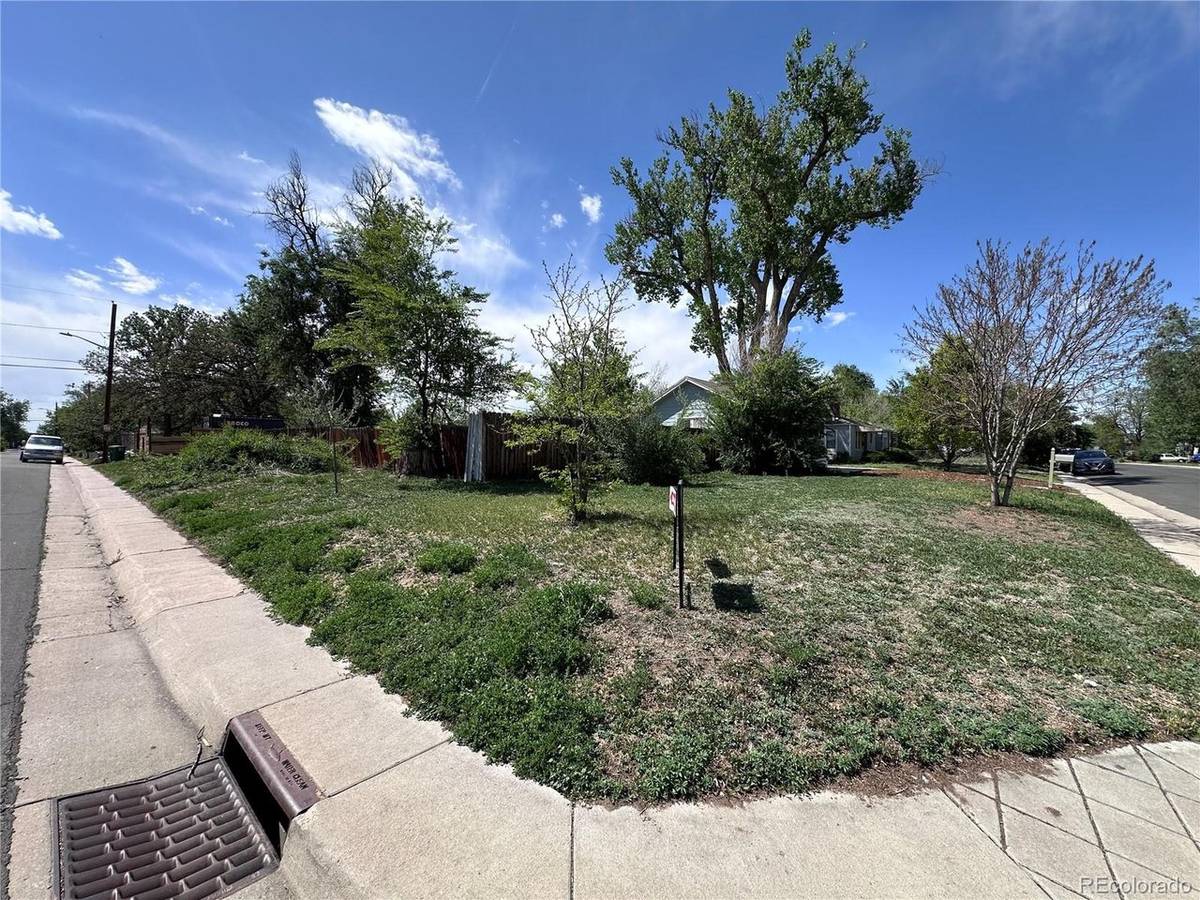1201 Xanthia, Denver, CO 80220