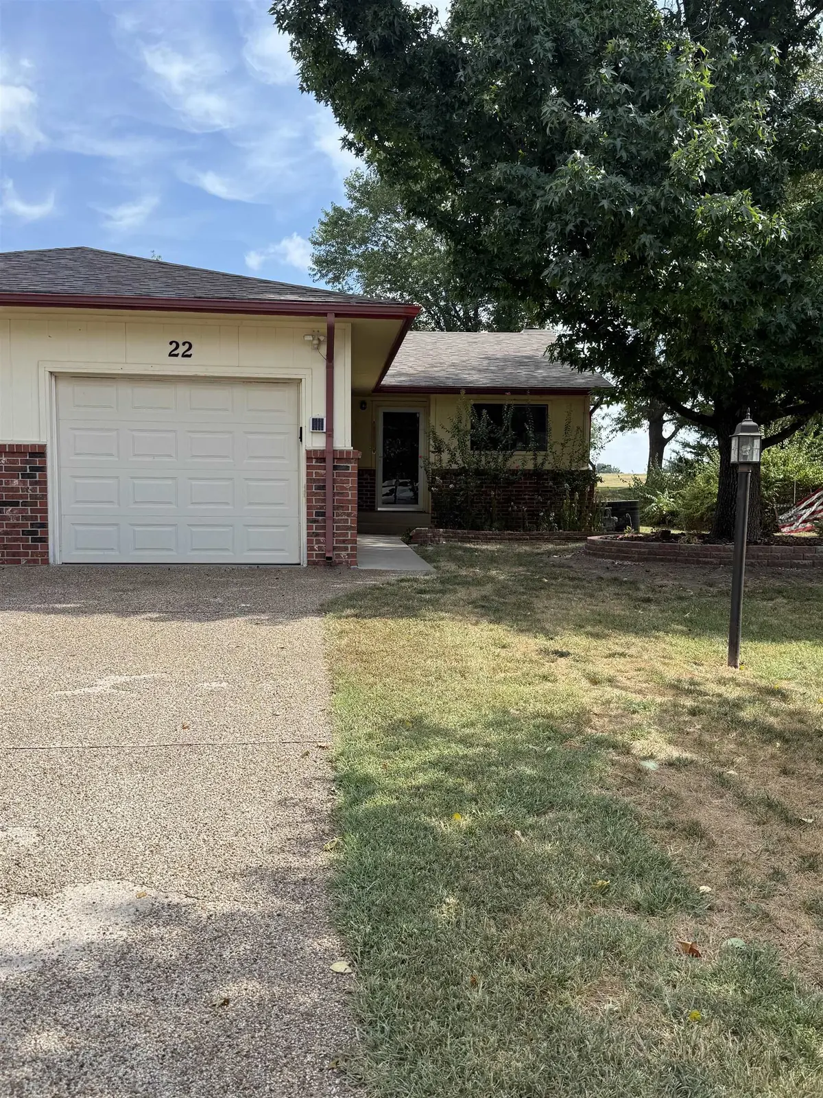 22 N Club House, Augusta, KS 67010