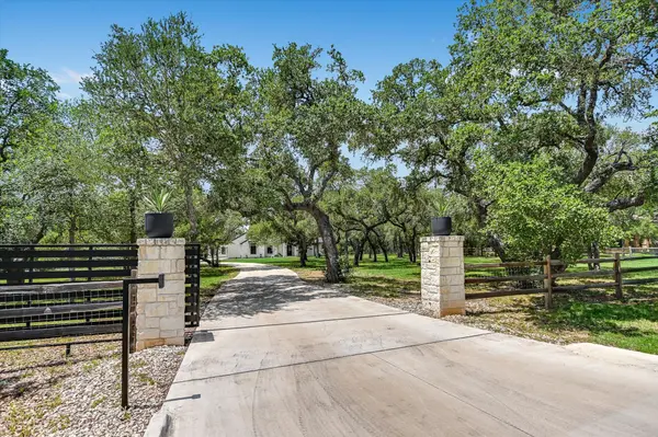 400 Creekside DR, Buda, TX 78610
