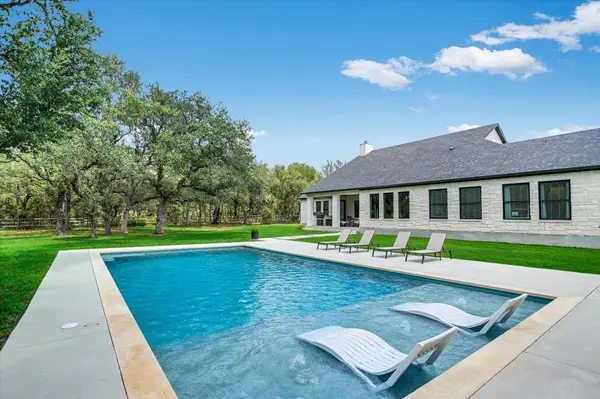 400 Creekside DR, Buda, TX 78610