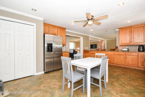 30 Salem View DR, Waymart, PA 18472