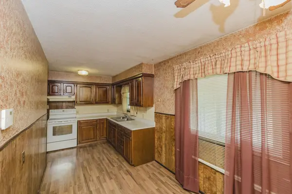 1247 N Hydraulic, Belle Plaine, KS 67013