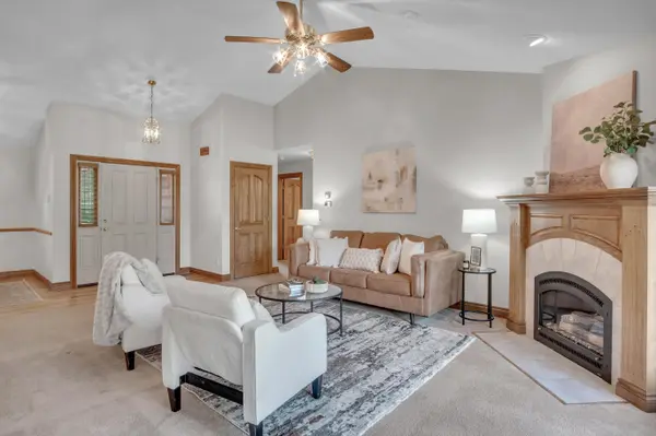 302 Lakewood Dr, North Newton, KS 67117
