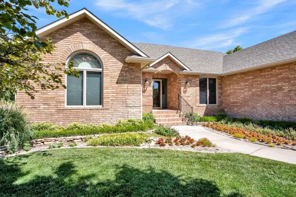 302 Lakewood Dr, North Newton, KS 67117