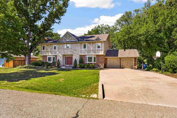 607 N Brookhaven Dr, Wichita, KS 67230
