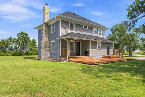 1581 Cheyenne Rd, Moundridge, KS 67107