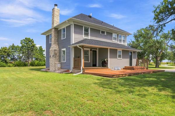 1581 Cheyenne Rd, Moundridge, KS 67107