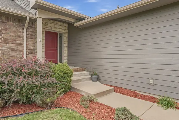 2615 N Woodridge Court, Wichita, KS 67226