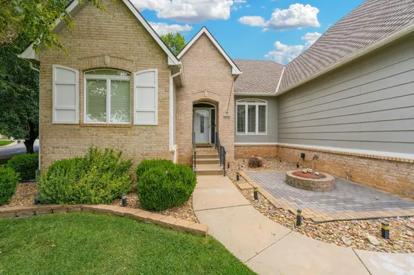1272 N Hickory Creek Ct, Wichita, KS 67235