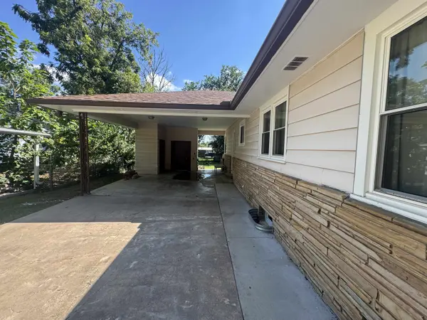 815 E 1st, Eureka, KS 67045