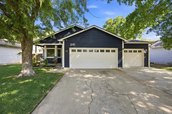 2045 N Parkridge Ct, Wichita, KS 67212