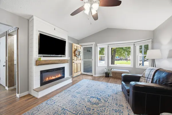 2045 N Parkridge Ct, Wichita, KS 67212
