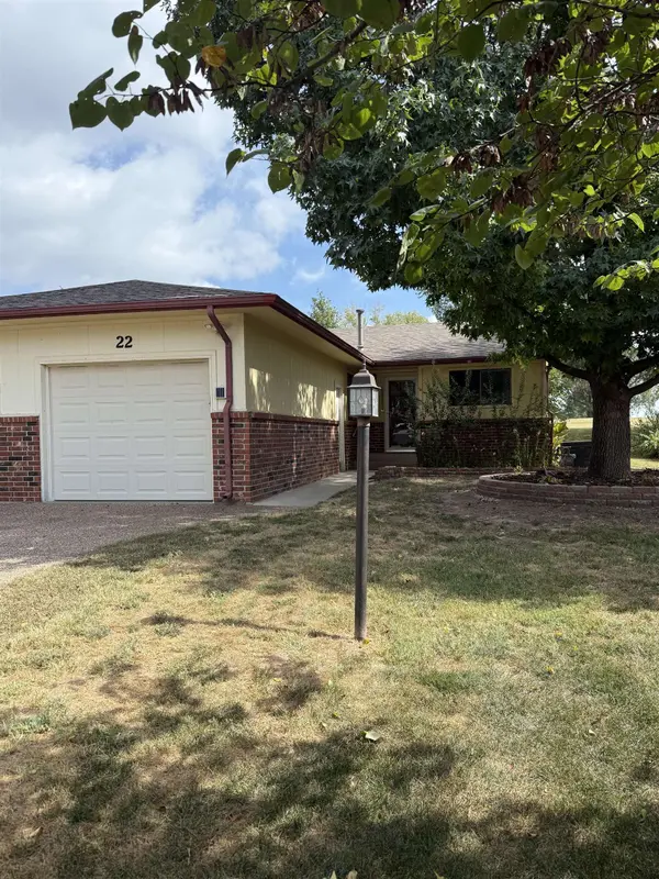 22 N Club House, Augusta, KS 67010