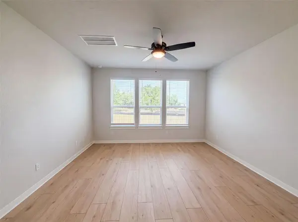 125 High Valley DR, Liberty Hill, TX 78642