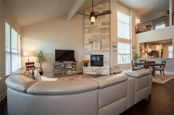 1215 Davis ST, Taylor, TX 76574