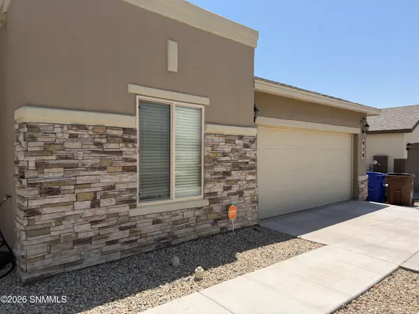 950 Desert Candle DR, Las Cruces, NM 88007