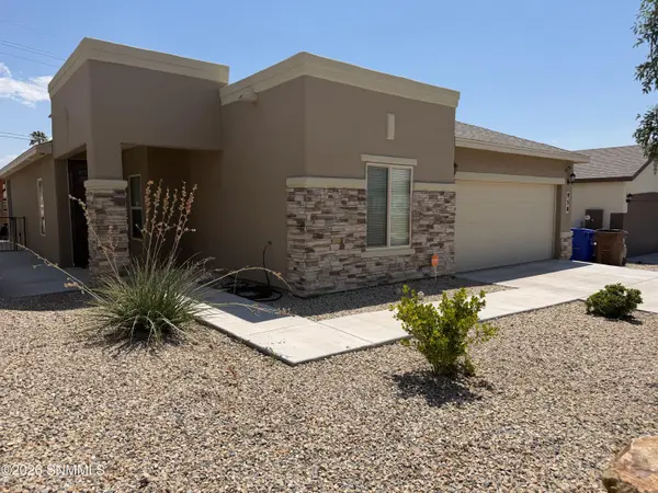 950 Desert Candle DR, Las Cruces, NM 88007