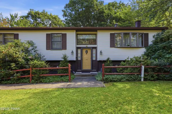 3 Devonshire LN, Mount Pocono, PA 18344
