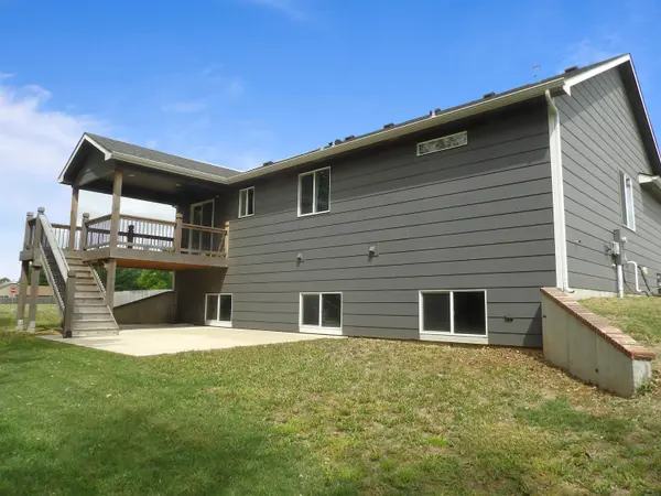 105 E Burlington Dr, Mulvane, KS 67110