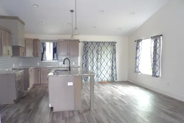 105 E Burlington Dr, Mulvane, KS 67110