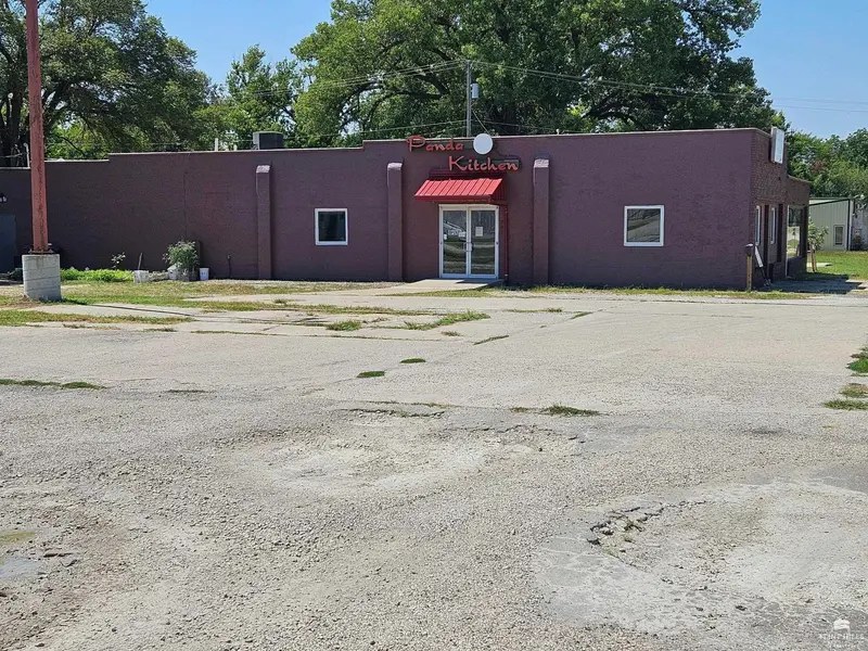 201 W Trapp ST, Herington, KS 67449