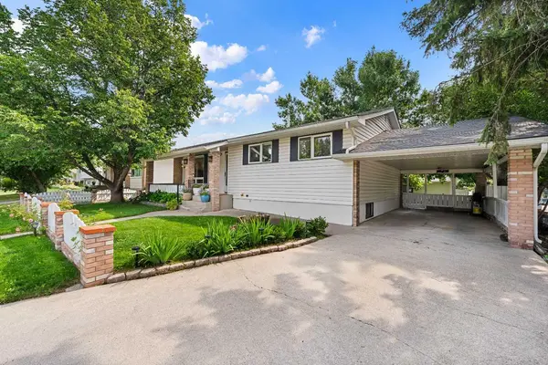 632 Foritana RD SE, Calgary, AB T2A 2B9