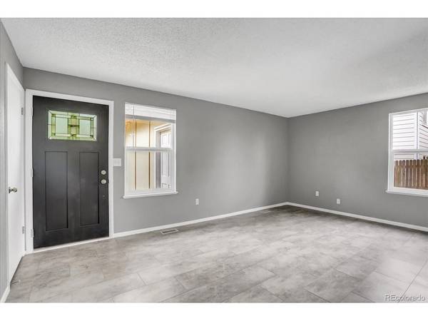 2832 S Mobile, Aurora, CO 80013