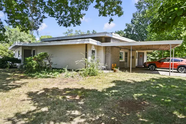 1035 E Linwood TER, Springfield, MO 65807