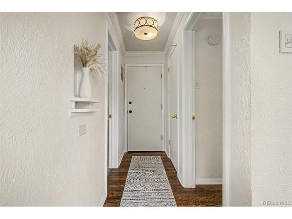 1190 Clermont #202, Denver, CO 80220