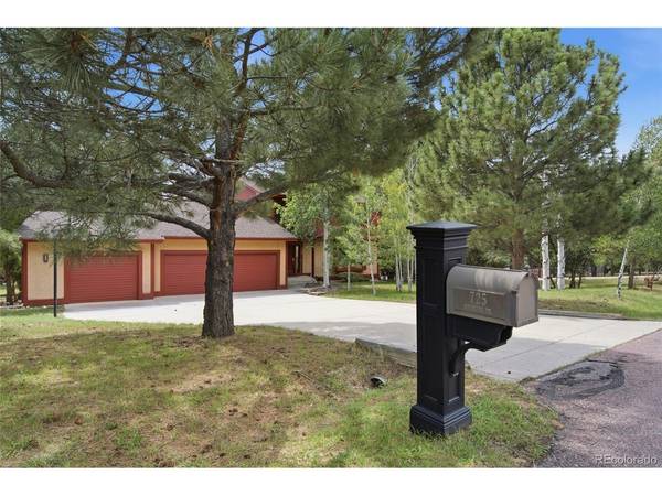 725 Country, Monument, CO 80132