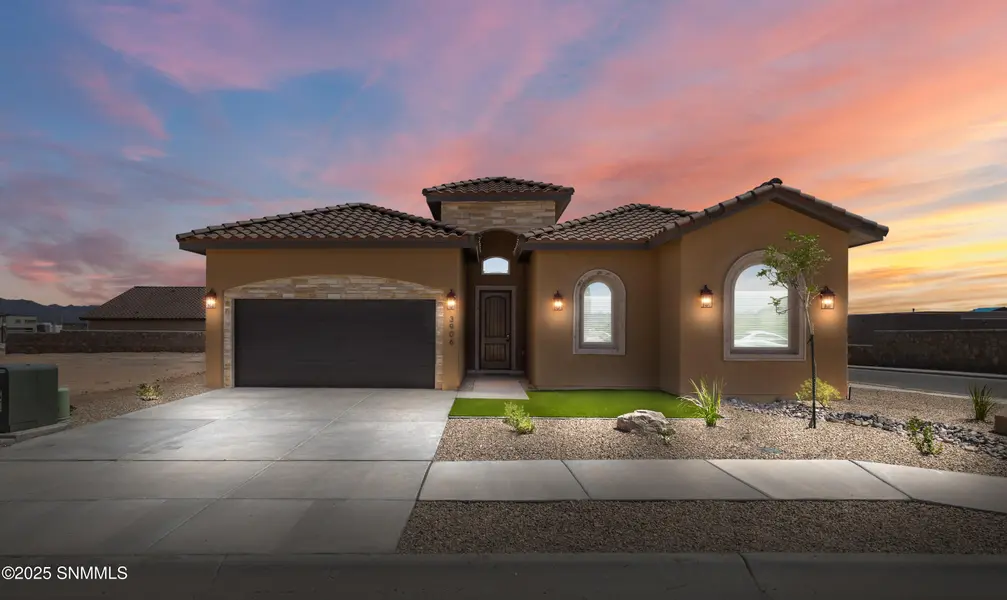3906 Royal View ST, Las Cruces, NM 88012