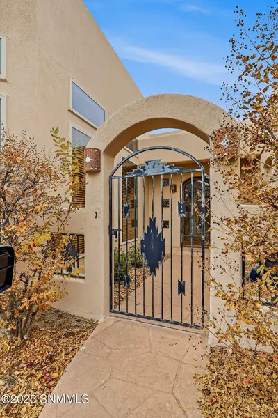 1985 Palm Canyon DR, Las Cruces, NM 88011