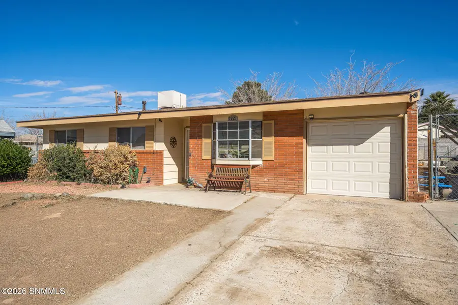 1921 Louise CT, Las Cruces, NM 88001