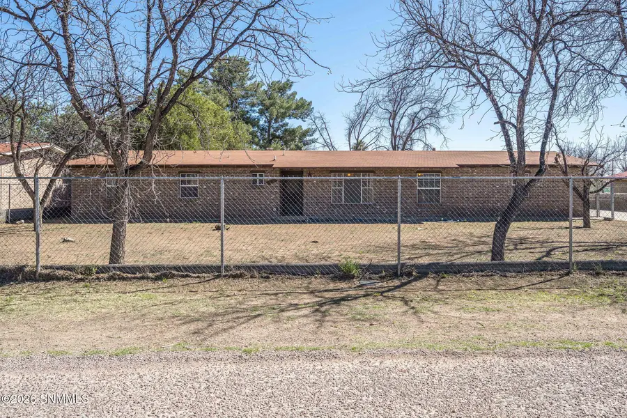 340 Clover DR, Las Cruces, NM 88001