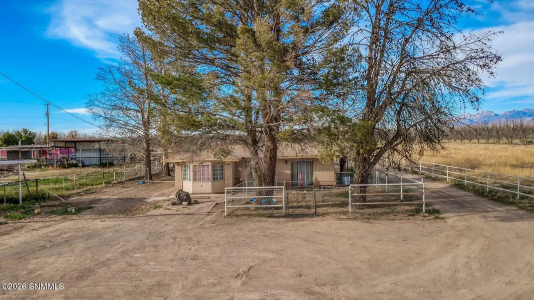 921-2 Lister DR, La Mesa, NM 88044